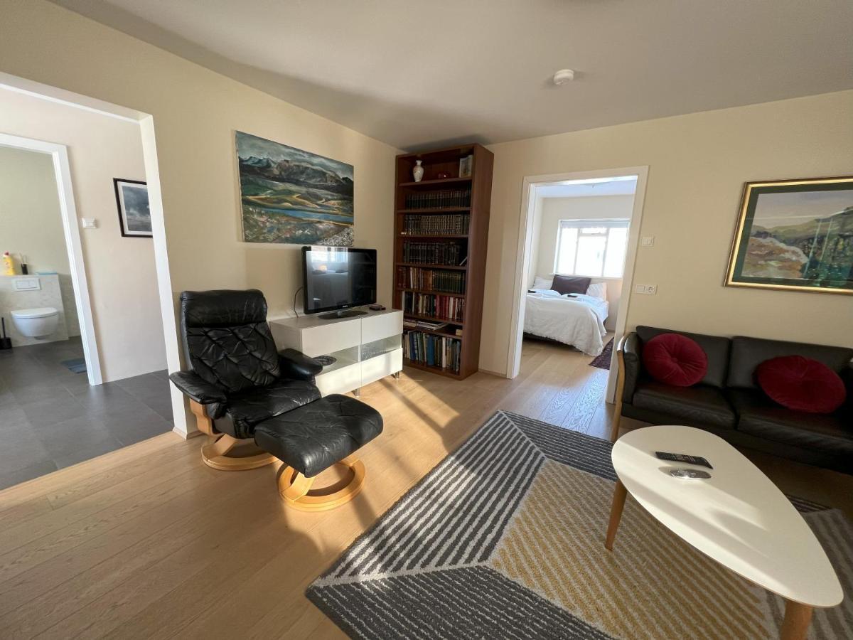 Guesthouse Akureyri - Apartments Near Down Town Exteriör bild