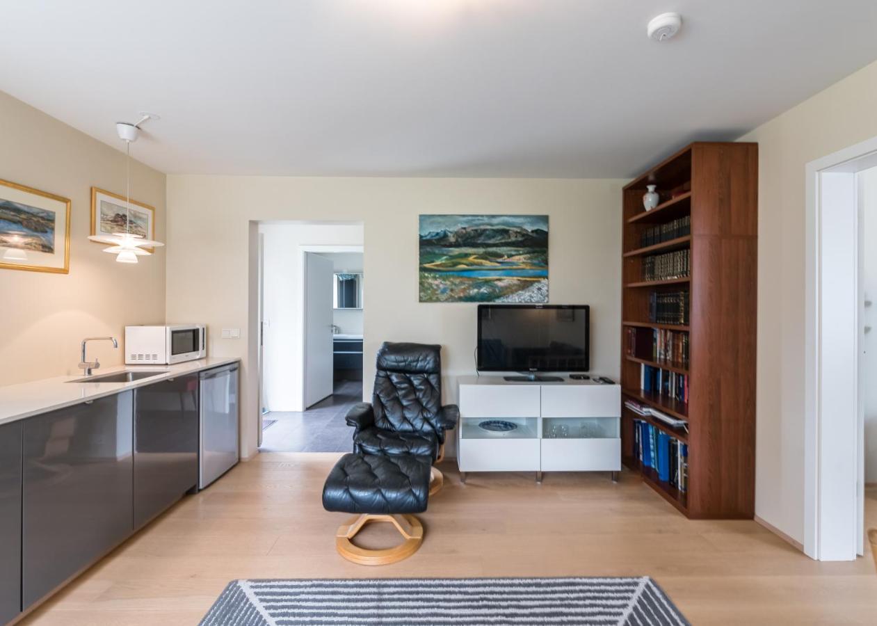 Guesthouse Akureyri - Apartments Near Down Town Exteriör bild